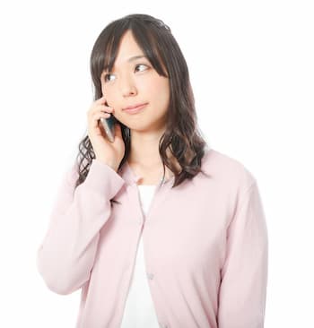 電話する女性