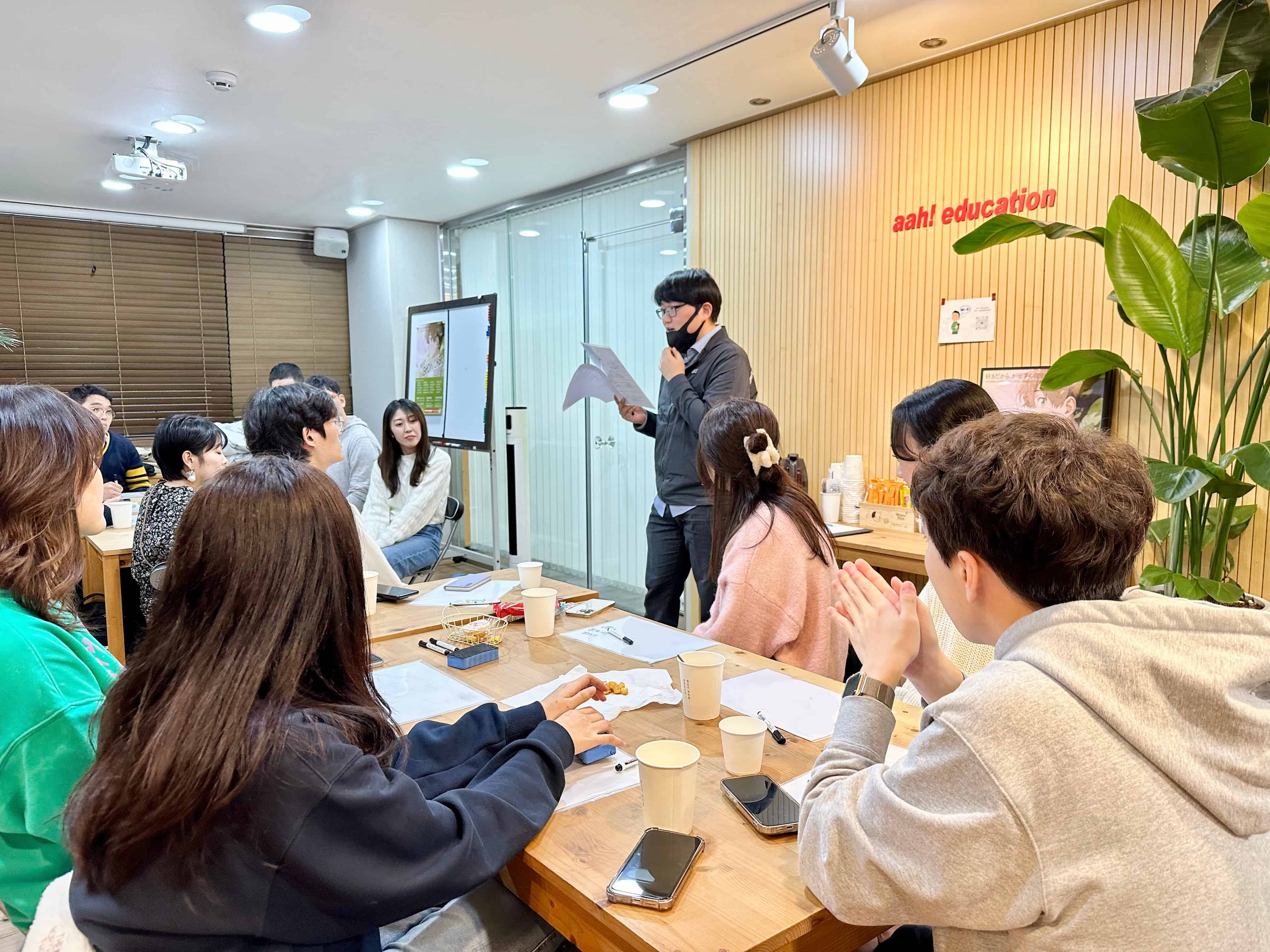 各グループの発表者が発表