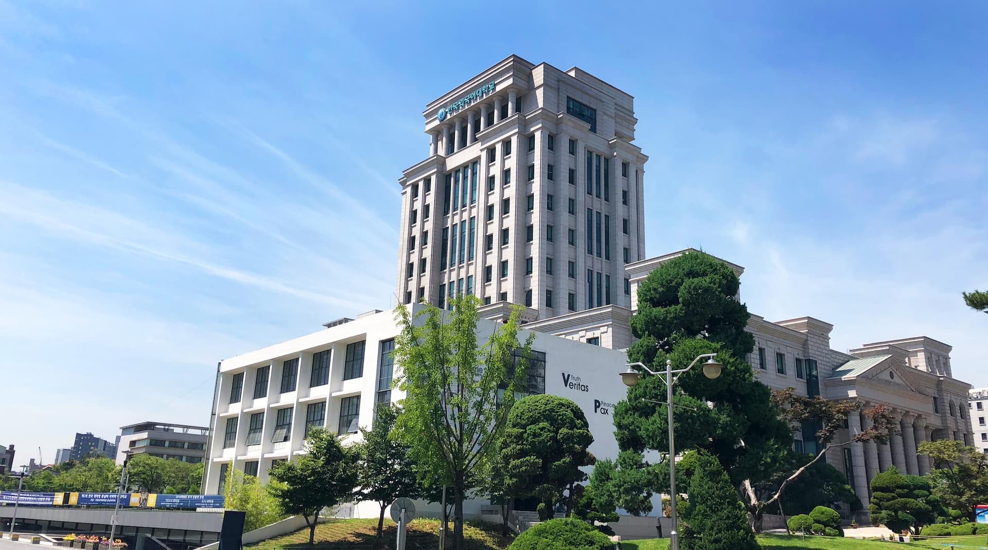 韓国外国語大学校校舎1